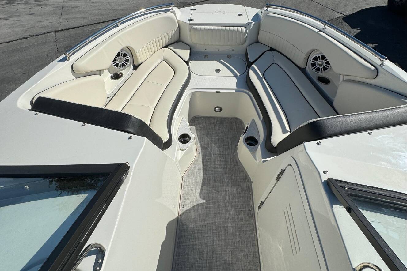A photo of this 2023 Stingray 211DC