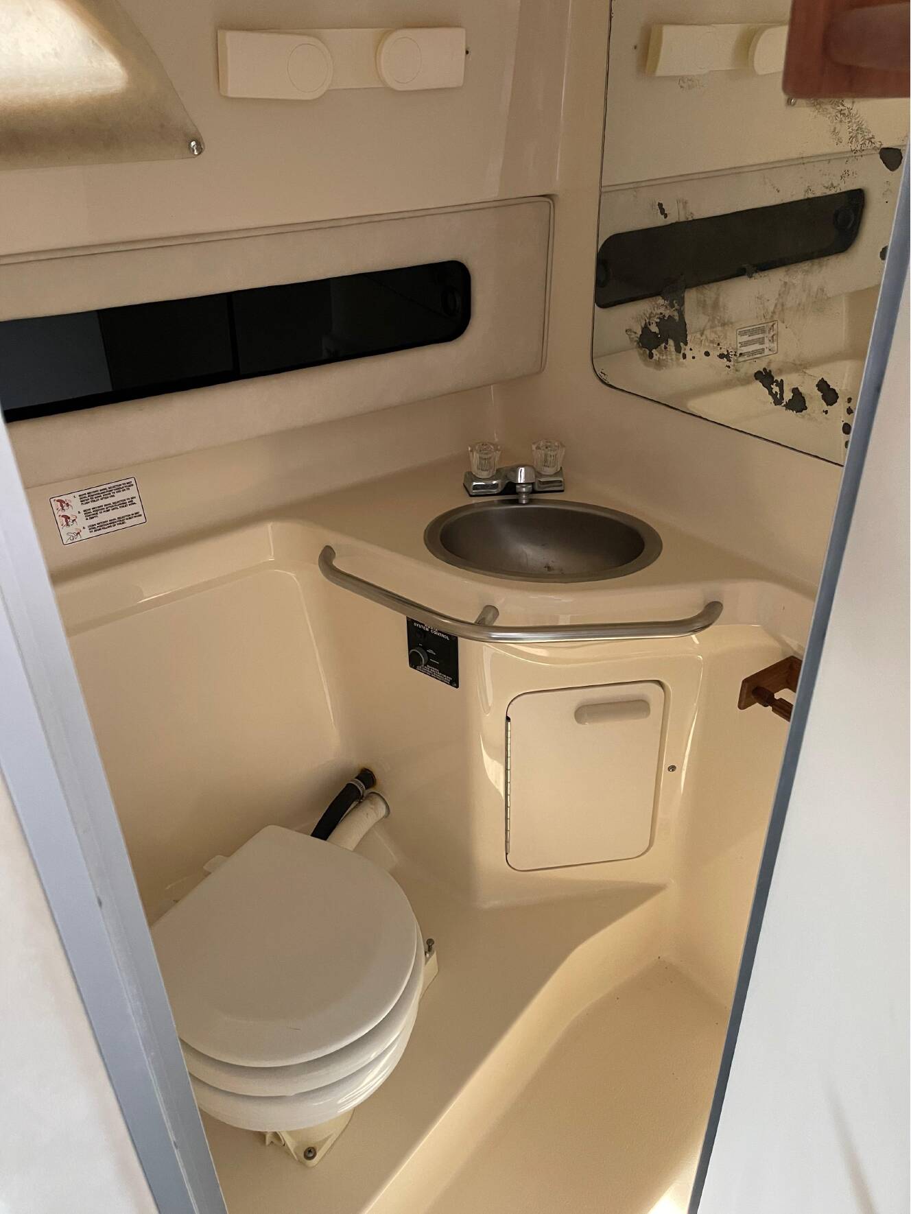 A photo of this 1993 Sea Ray 270 Sundancer