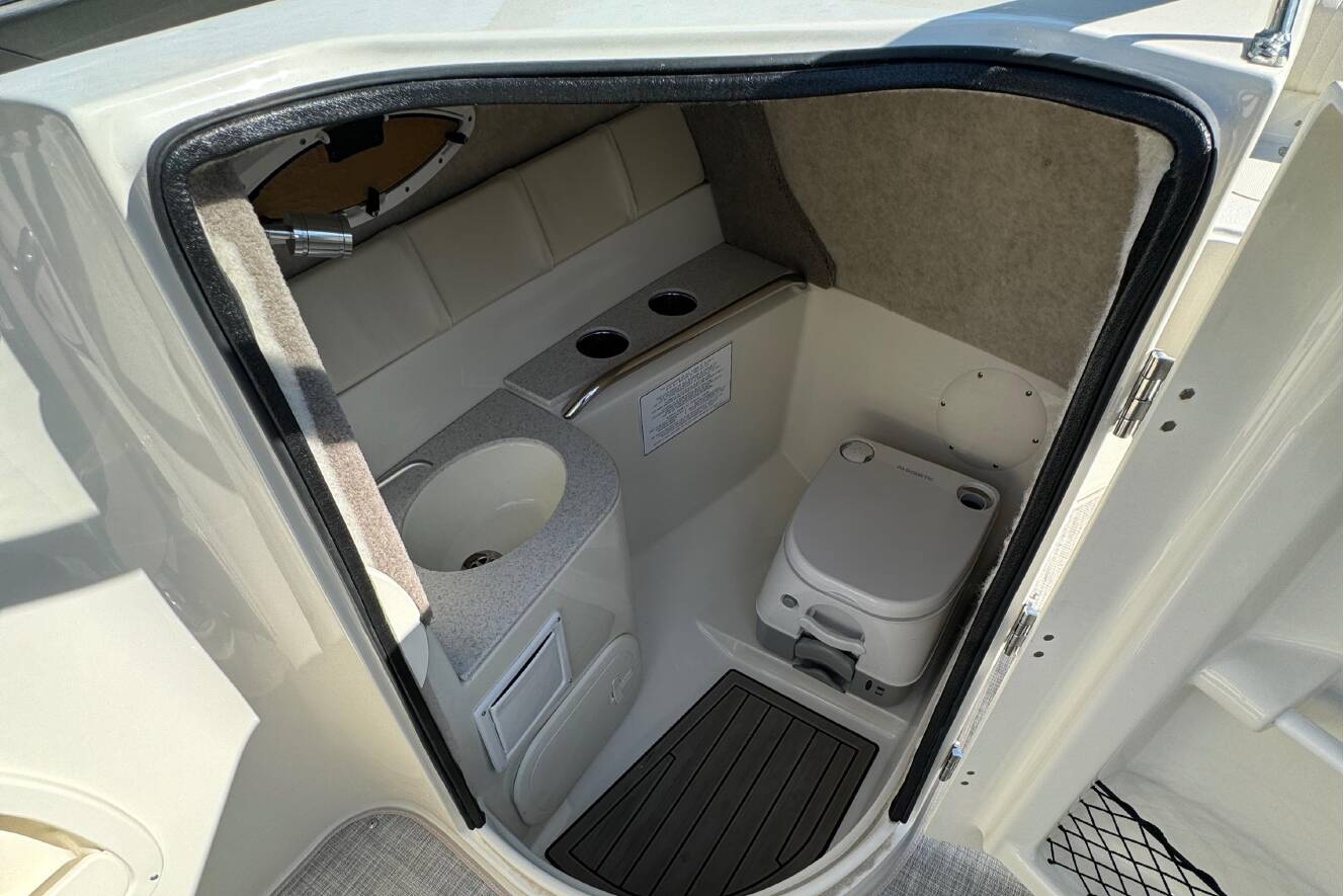 A photo of this 2023 Stingray 211DC