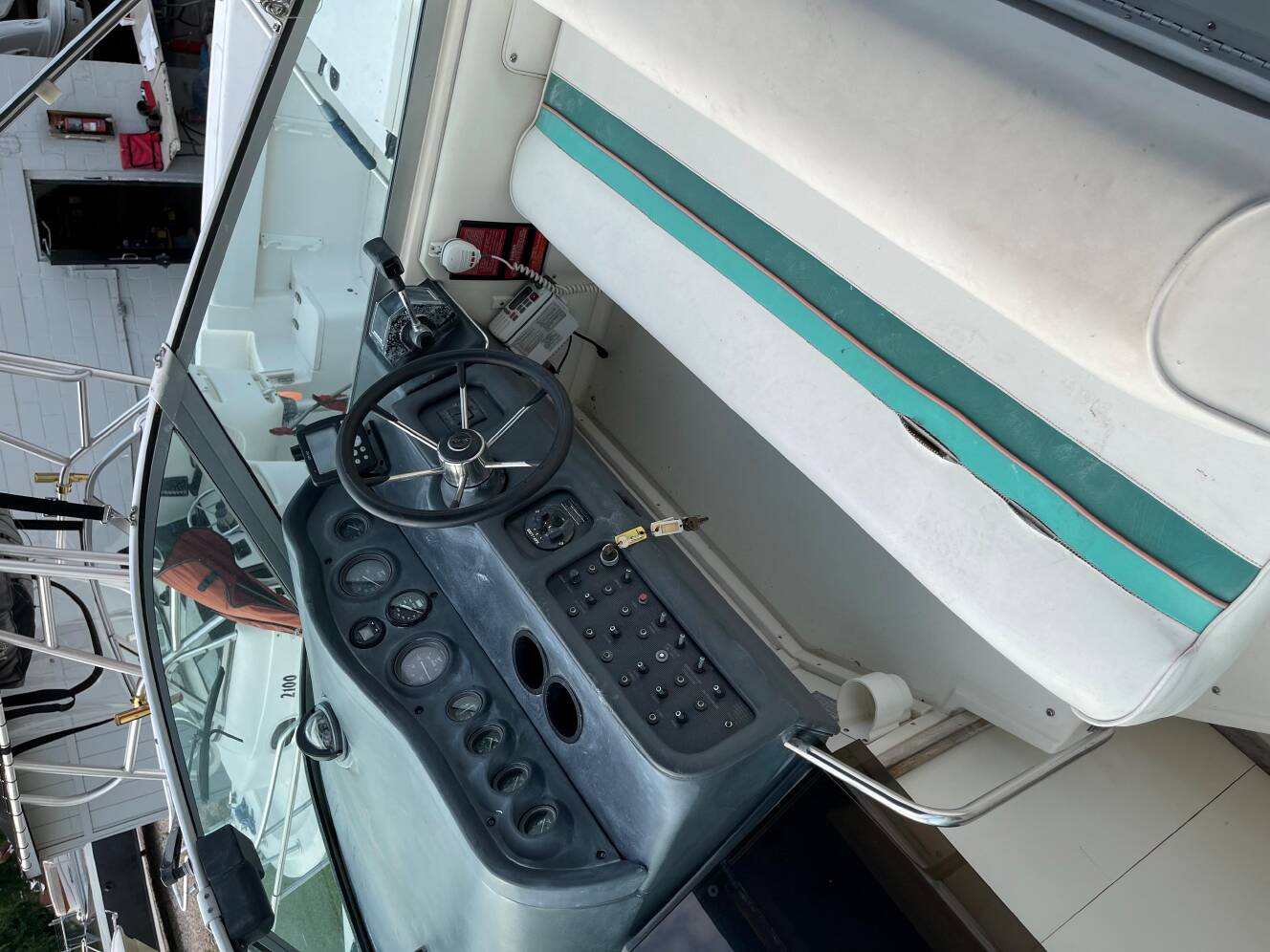A photo of this 1993 Sea Ray 270 Sundancer