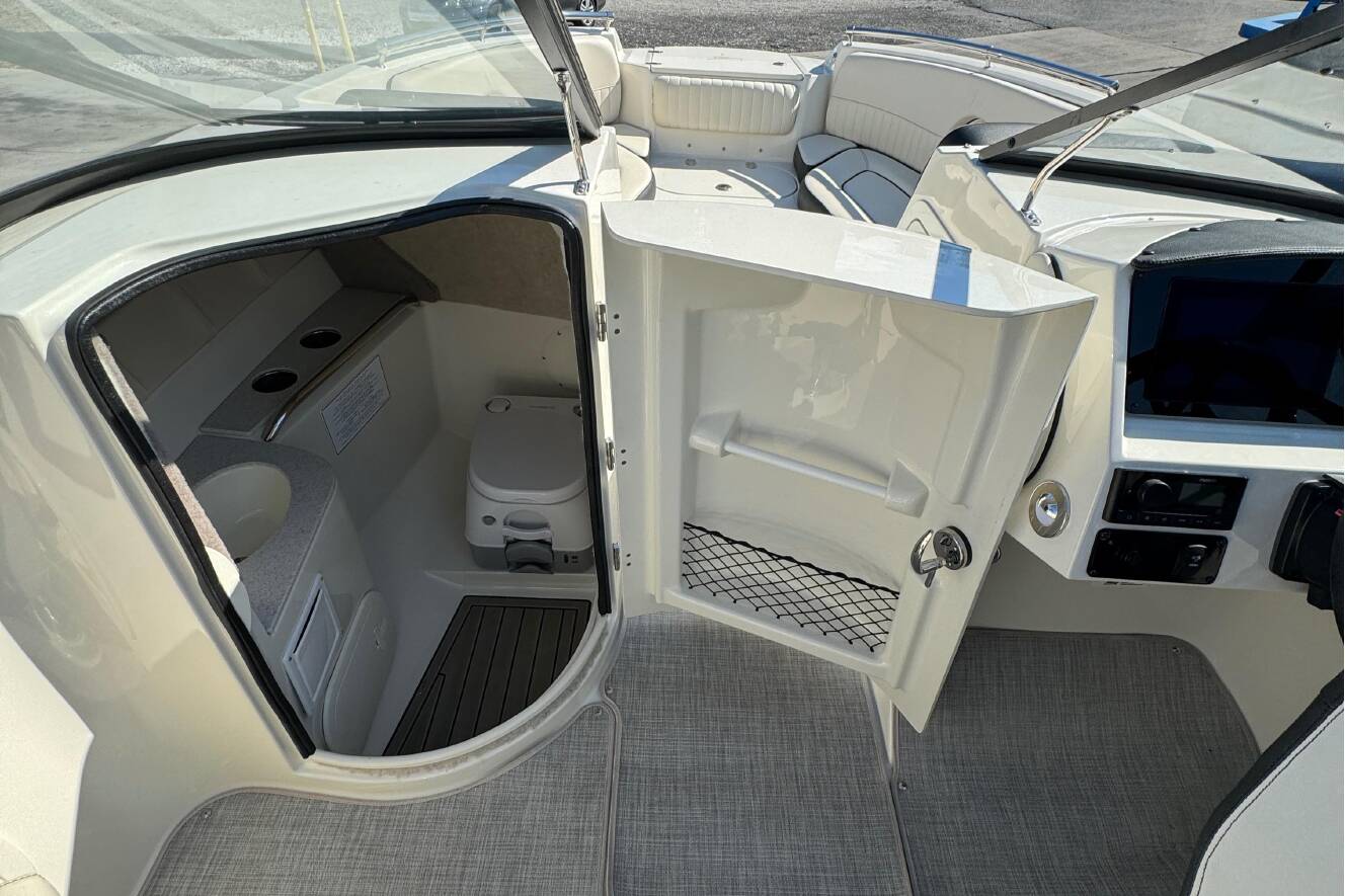 A photo of this 2023 Stingray 211DC