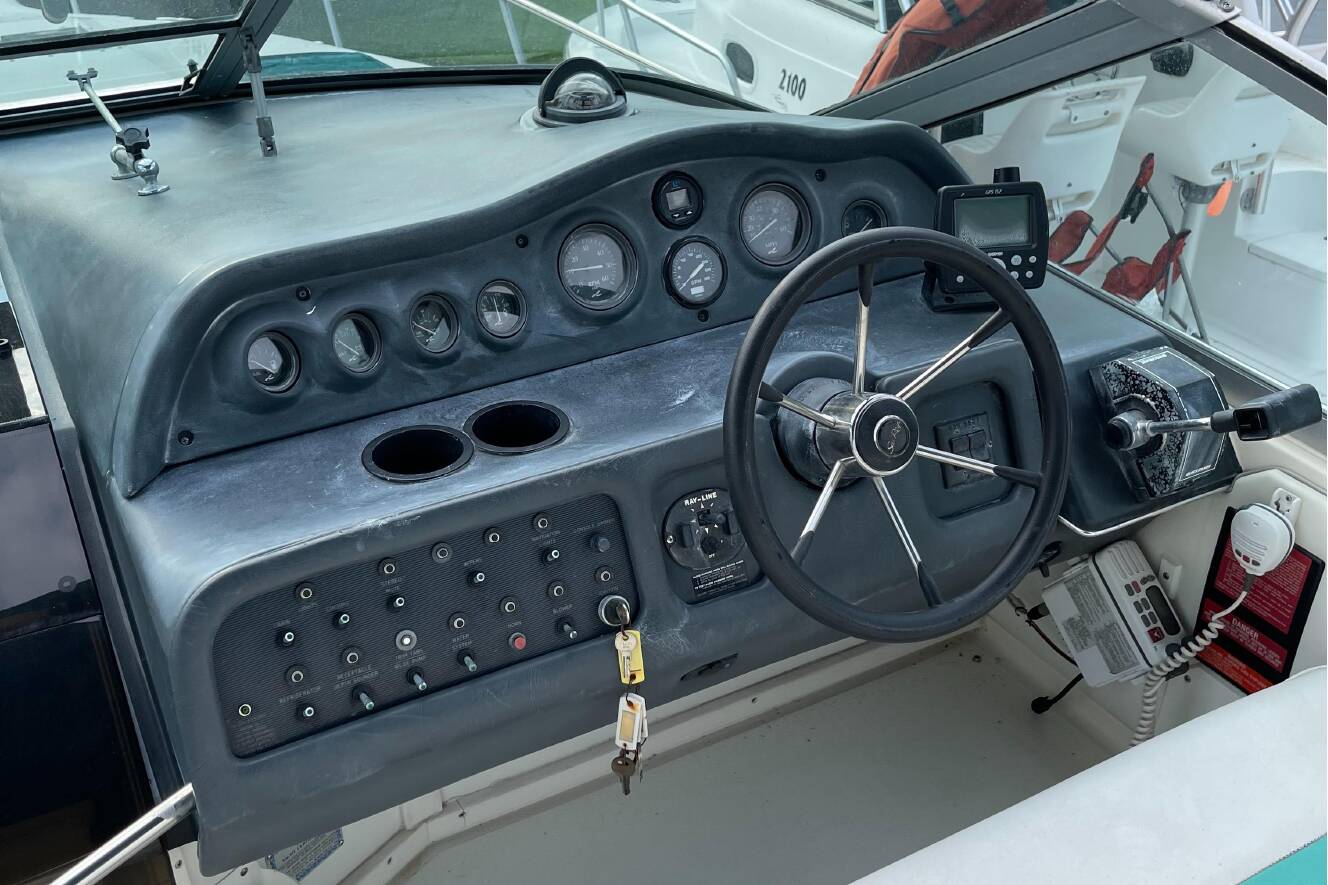 A photo of this 1993 Sea Ray 270 Sundancer