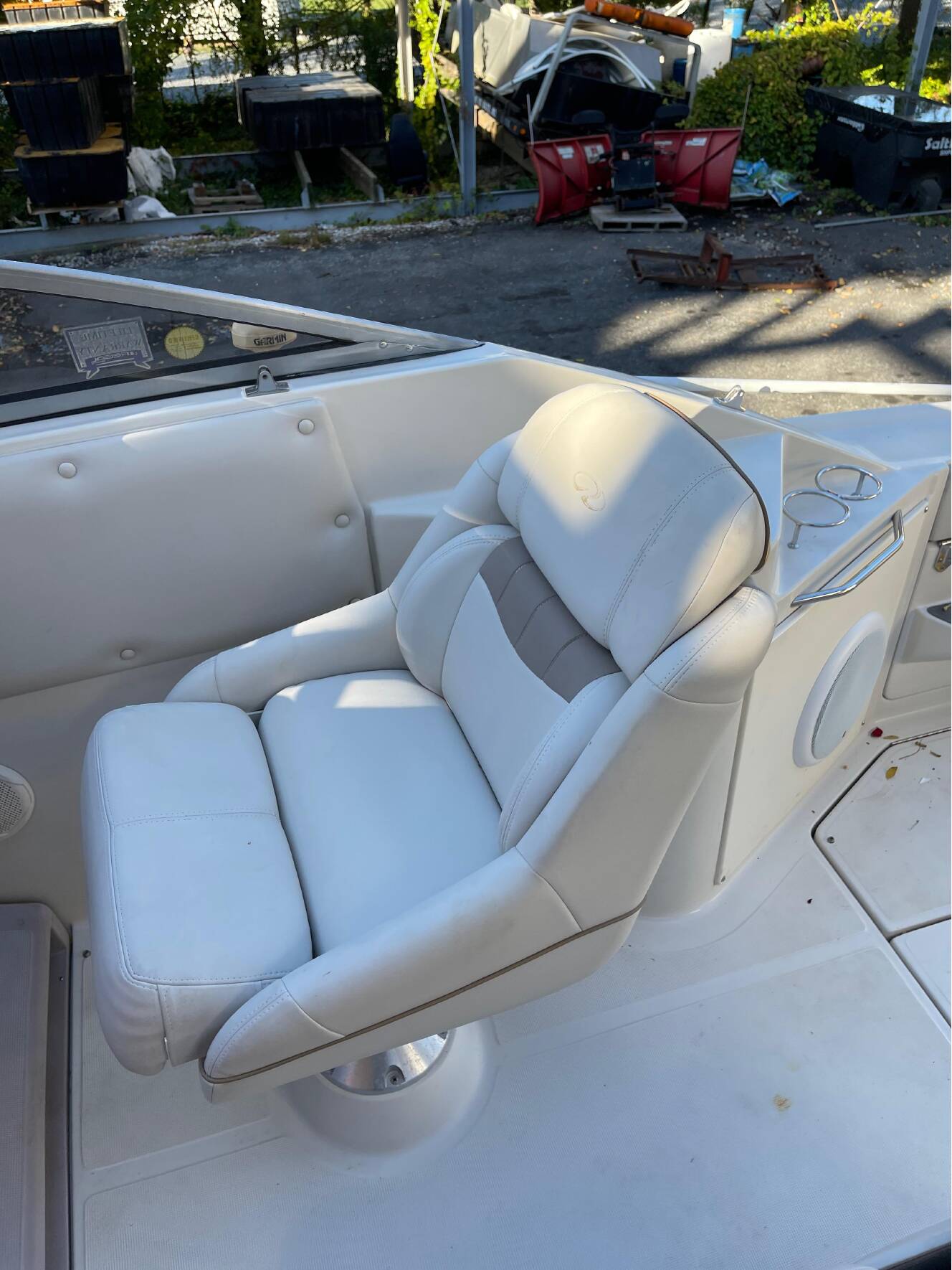 A photo of this 2001 Regal 2660 COMMODORE
