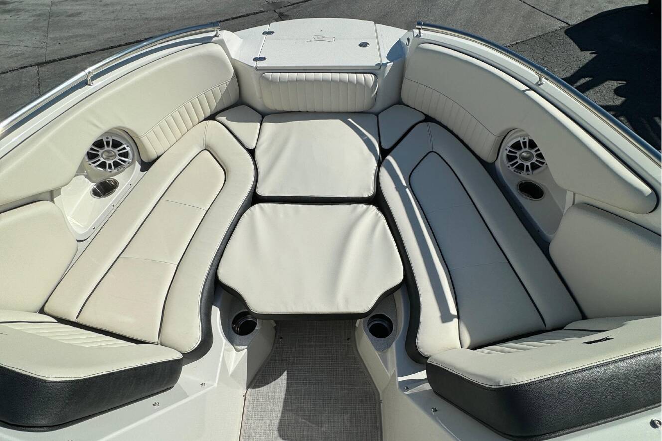 A photo of this 2023 Stingray 211DC