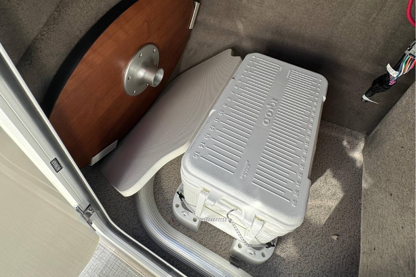 A photo of this 2023 Stingray 211DC