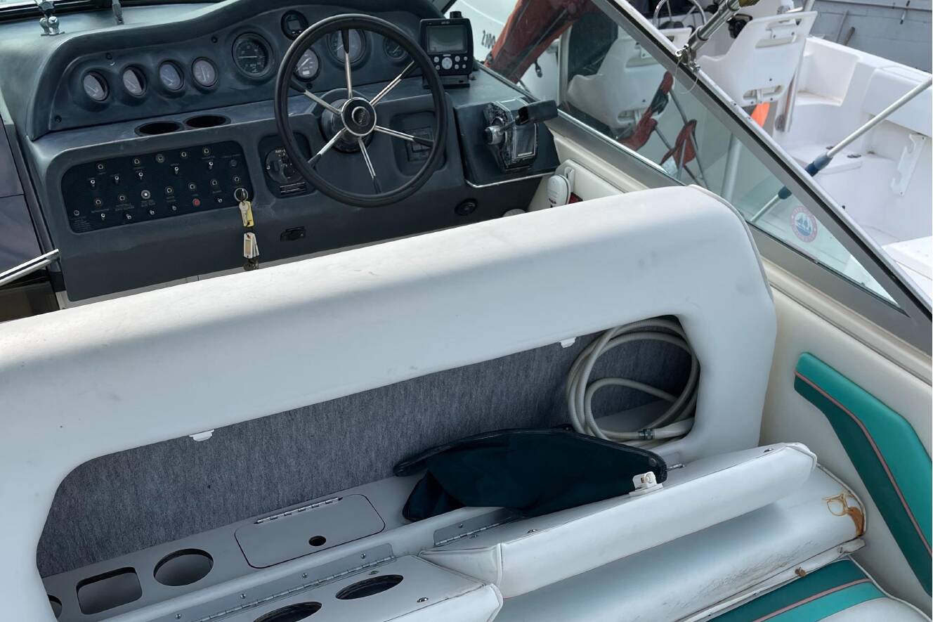 A photo of this 1993 Sea Ray 270 Sundancer