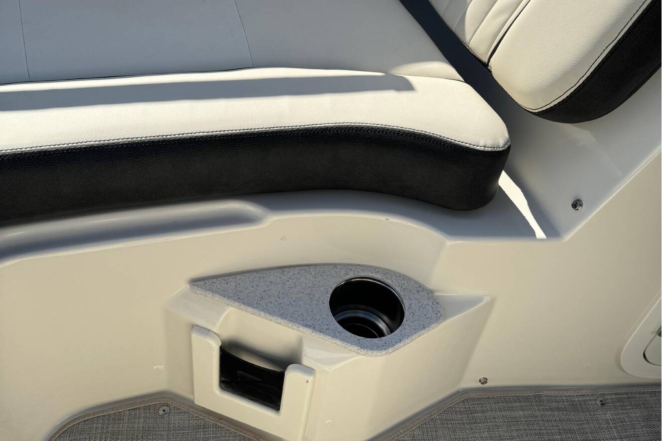 A photo of this 2023 Stingray 211DC