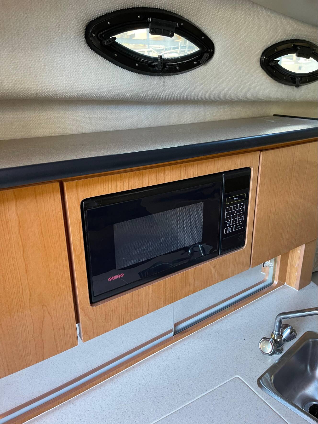 A photo of this 2001 Regal 2660 COMMODORE