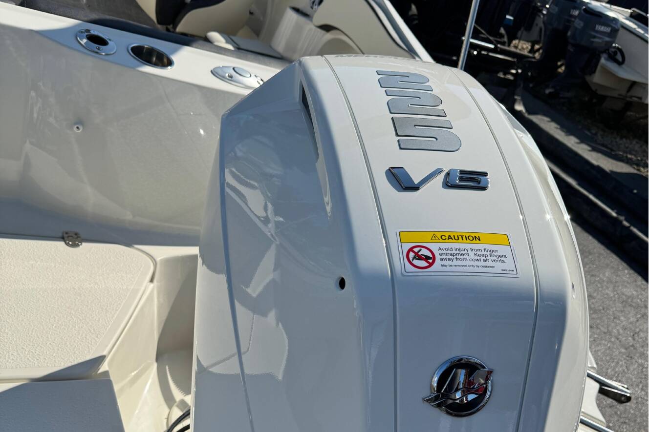 A photo of this 2023 Stingray 211DC