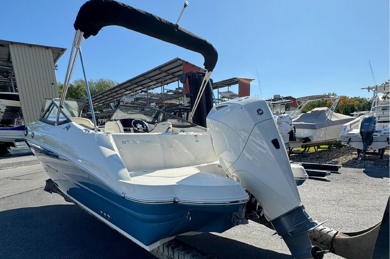 A photo of this 2023 Stingray 211DC