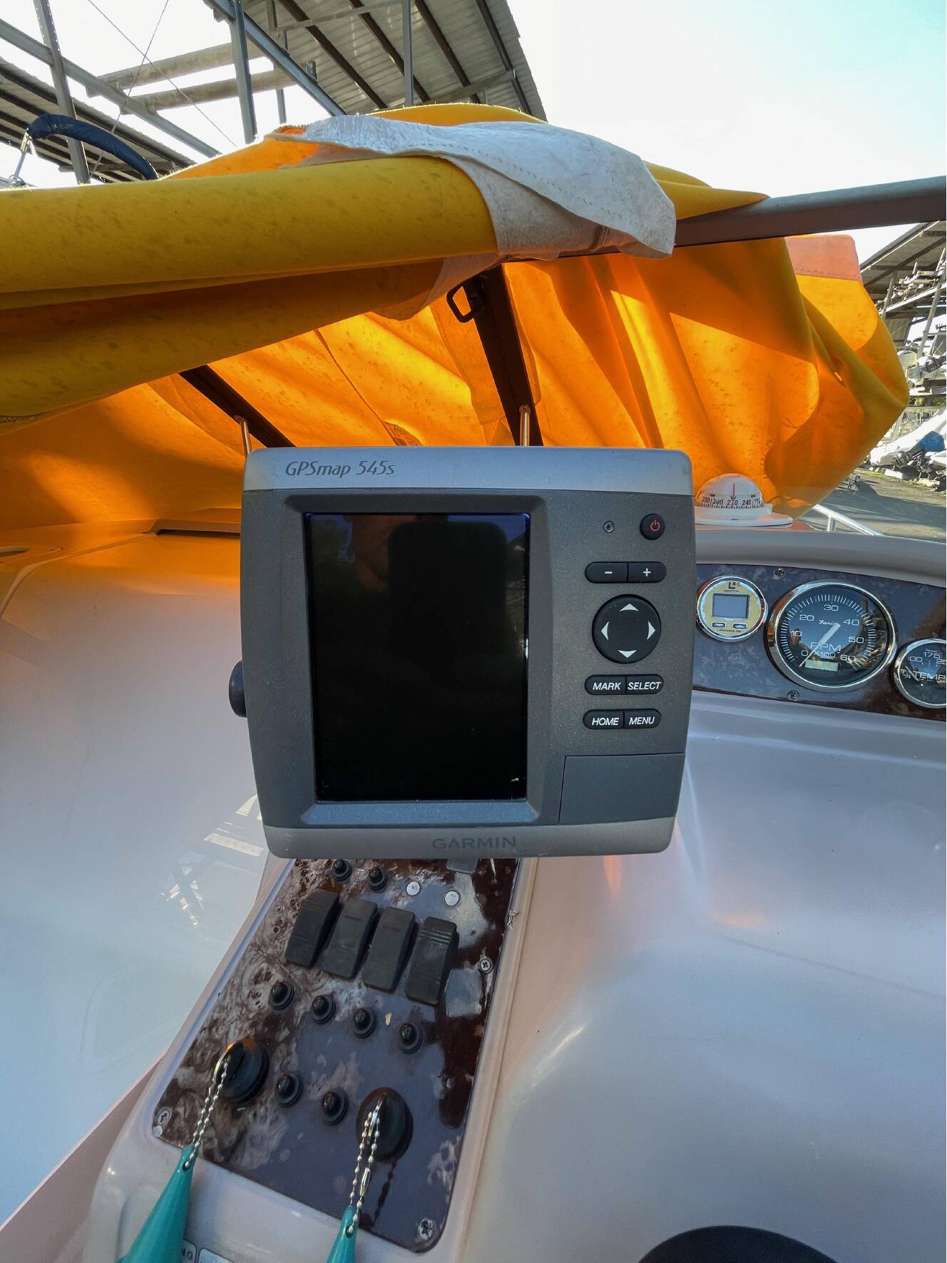 A photo of this 2001 Regal 2660 COMMODORE