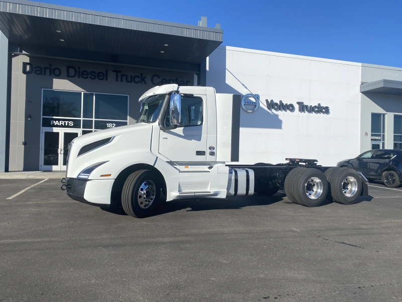 2024 VOLVO VNL64T300