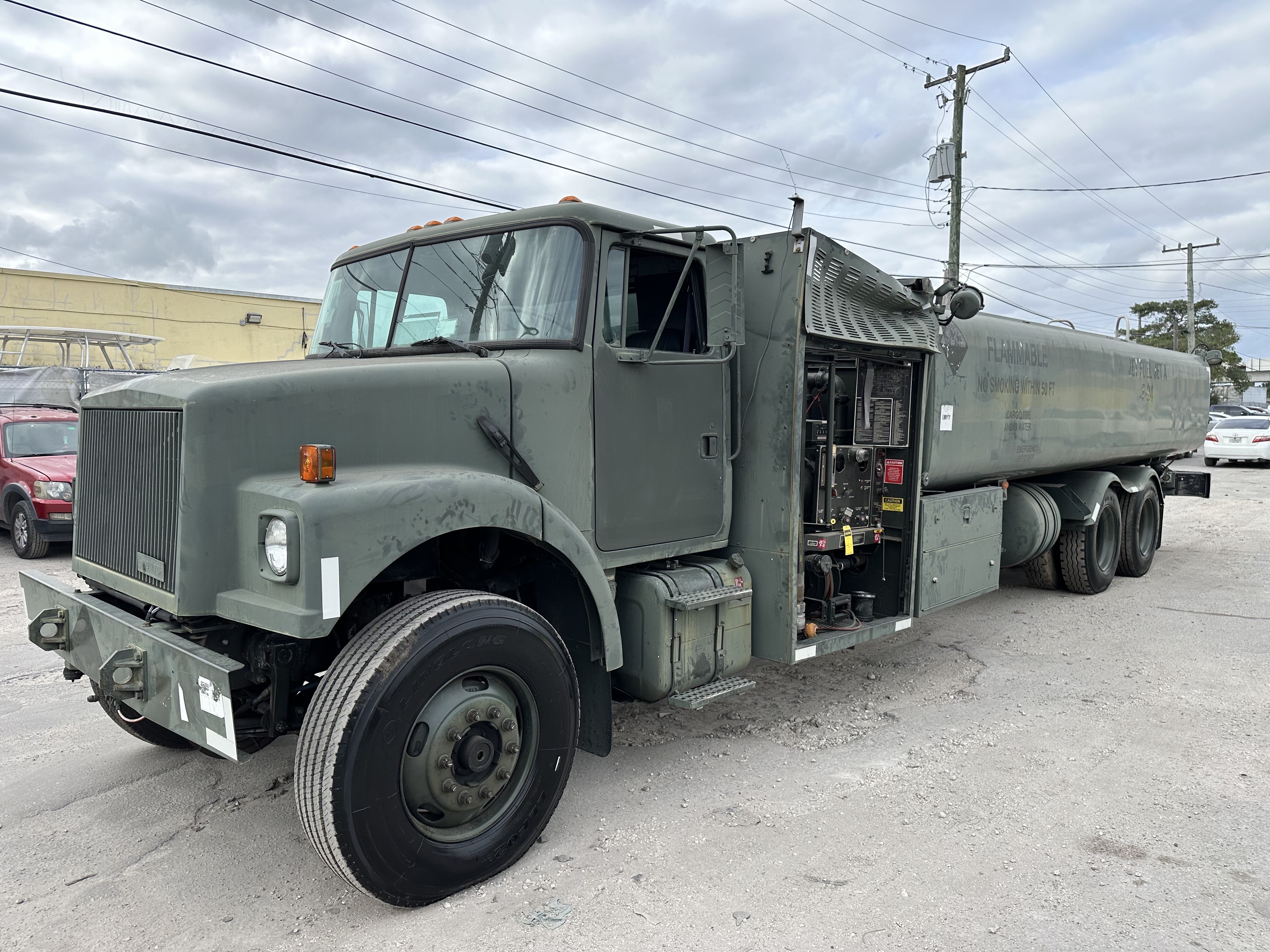 1997 VOLVO A/S32R-11 in Miami, FL