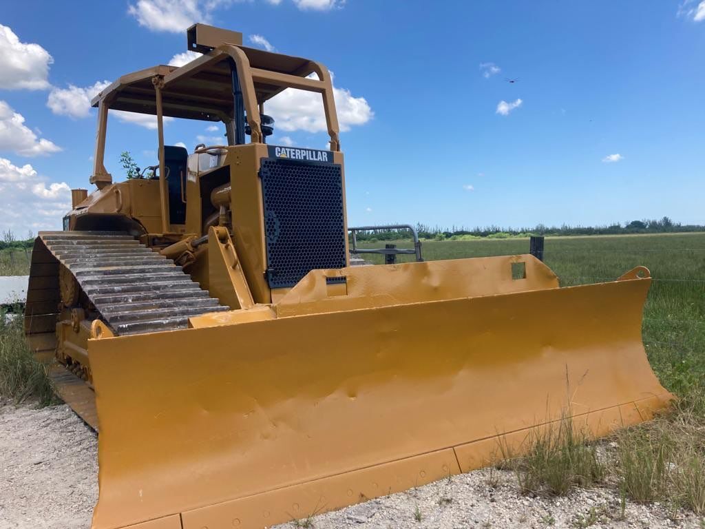 2000 CATERPILLAR D6M in Miami, FL