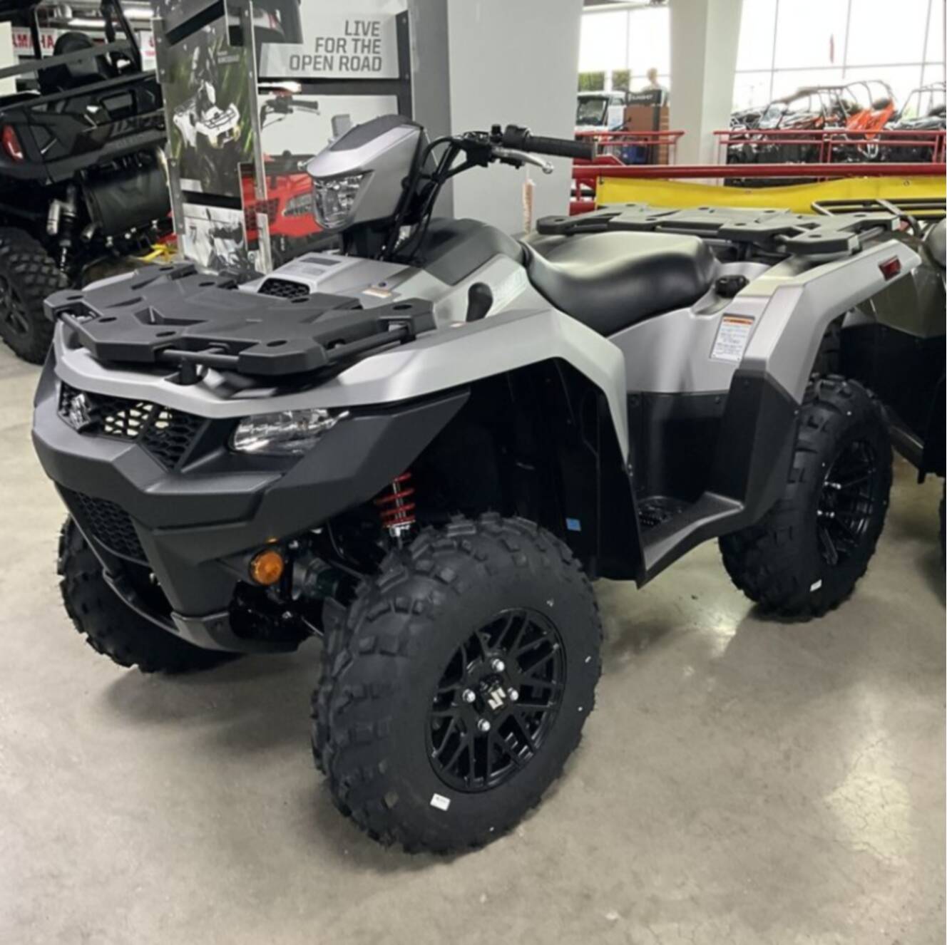 A photo of this 2023 Suzuki KINGQUAD 500 AXI POWER STEERING SE 