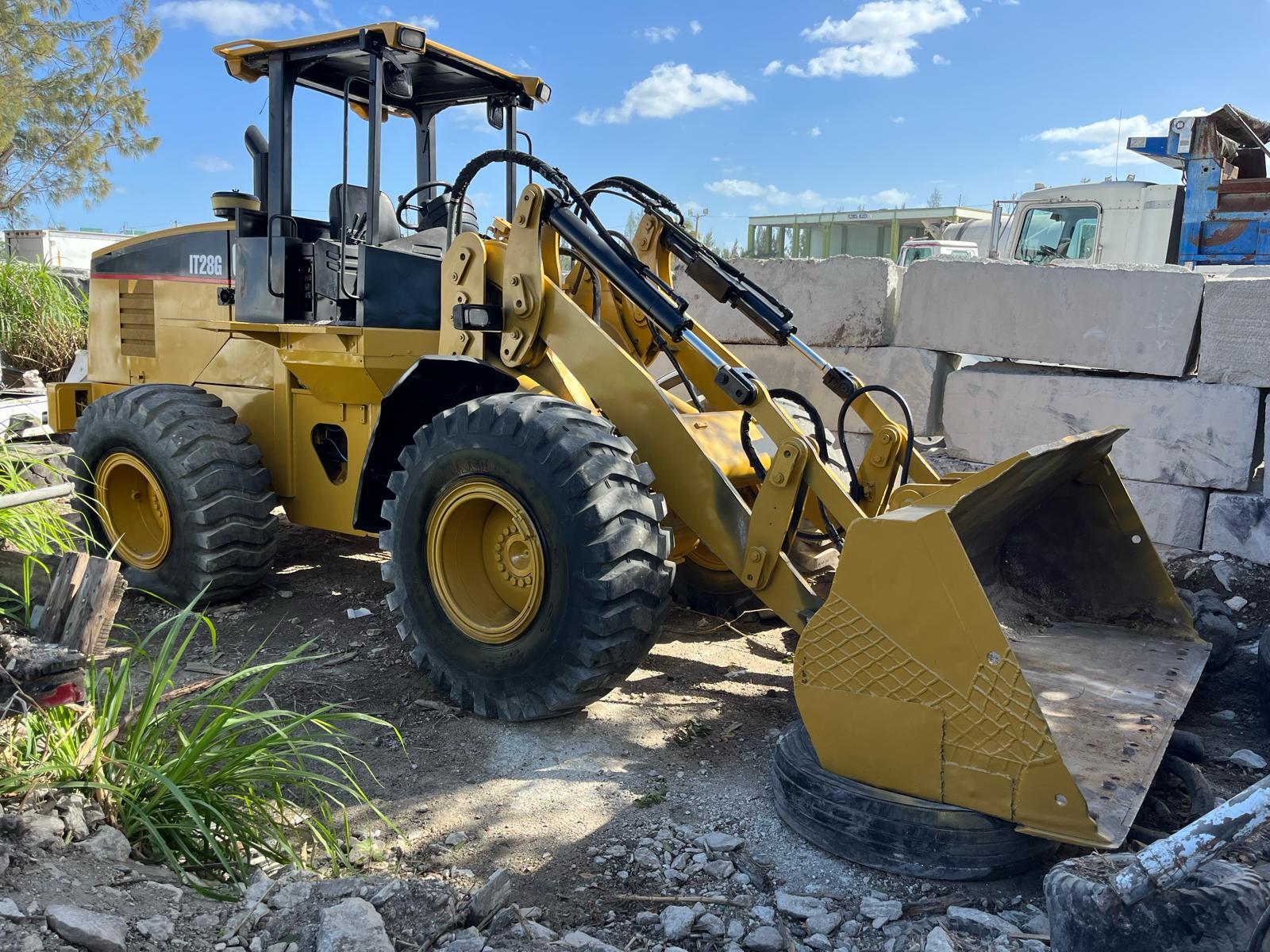 1998 CATERPILLAR IT28G in Miami, FL