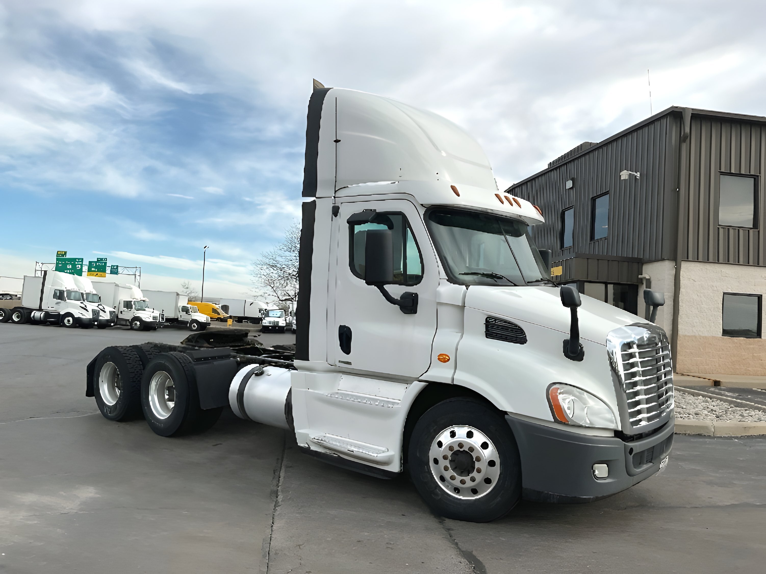 2016 FREIGHTLINER CASCADIA 113 in Middlefield, OH