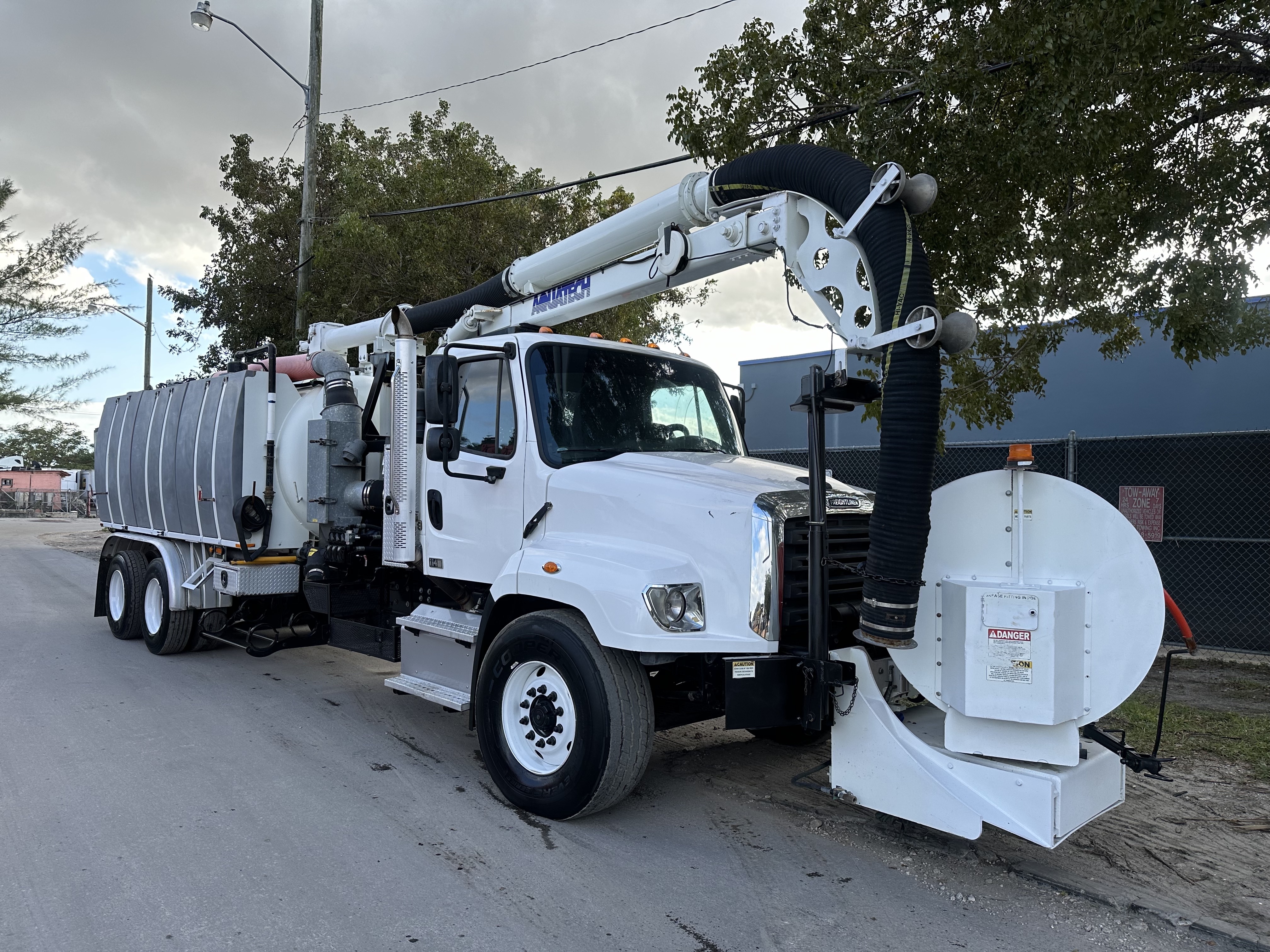 2015 FREIGHTLINER 114SD in Miami, FL