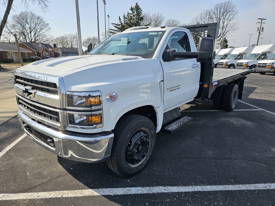2023 CHEVROLET SILVERADO 5500MD in Center Line, MI