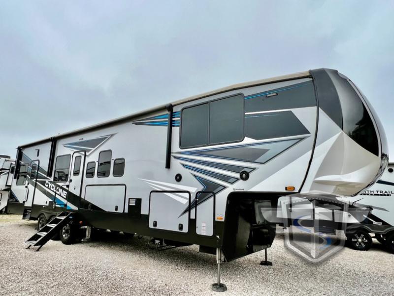2021 Heartland Cyclone 4007 in navasota TX