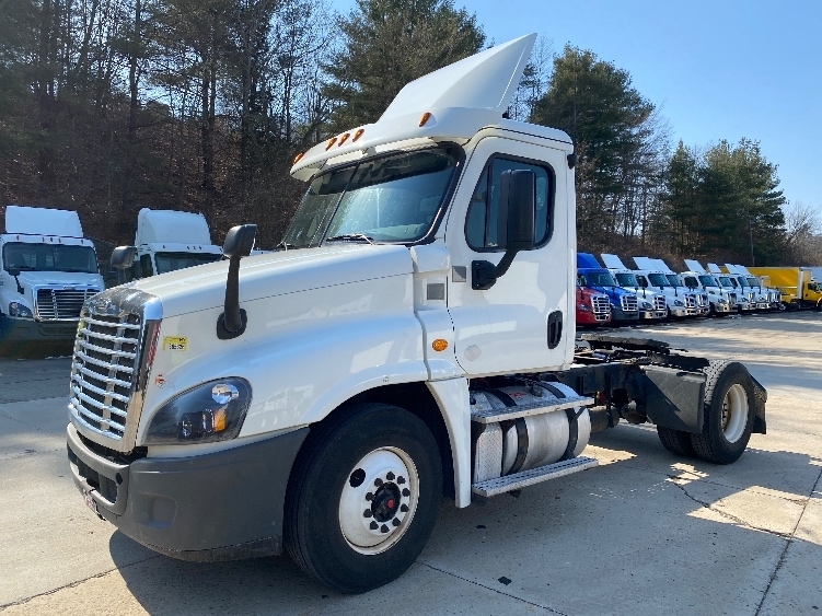 2017 Freightliner Cascadia 125" Sleeper Cab photo 3