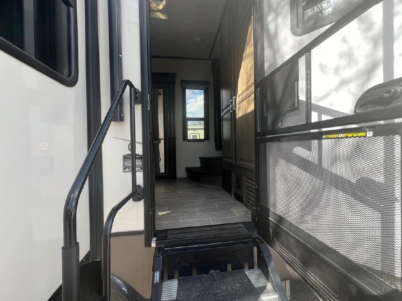 2020 KEYSTONE MONTANA 3721RL