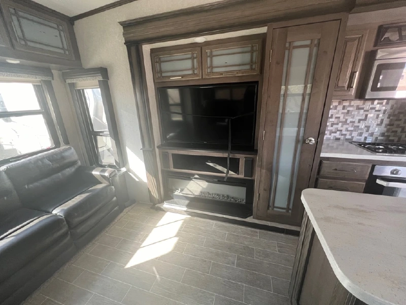 2020 KEYSTONE MONTANA 3721RL