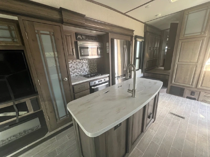 2020 KEYSTONE MONTANA 3721RL