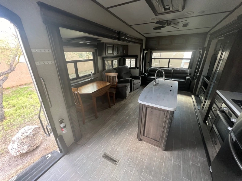 2020 KEYSTONE MONTANA 3721RL