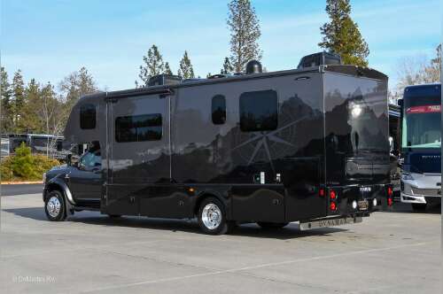 2024 Dynamax Isata 5 4x4 28SS in grass valley CA