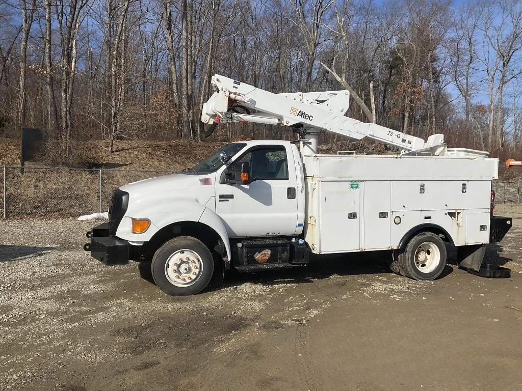 2011 FORD F650 in East Wareham, MA