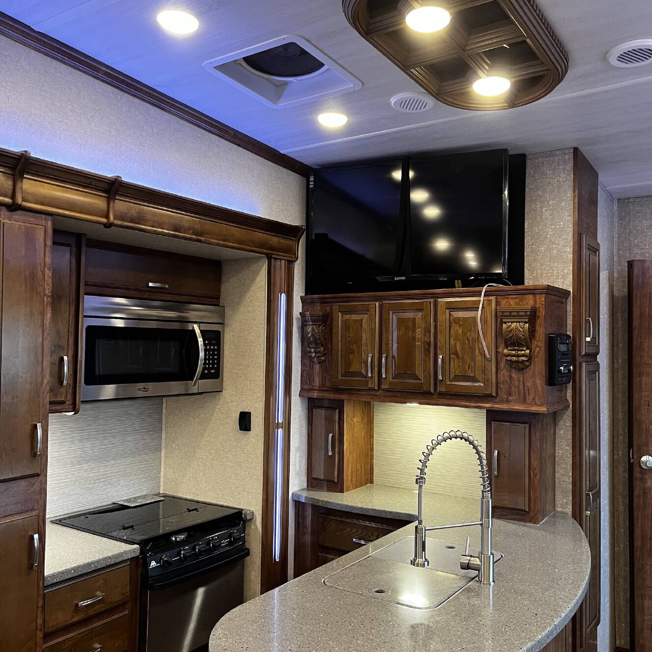 A photo of this 2017 Heartland GATEWAY 3660TB