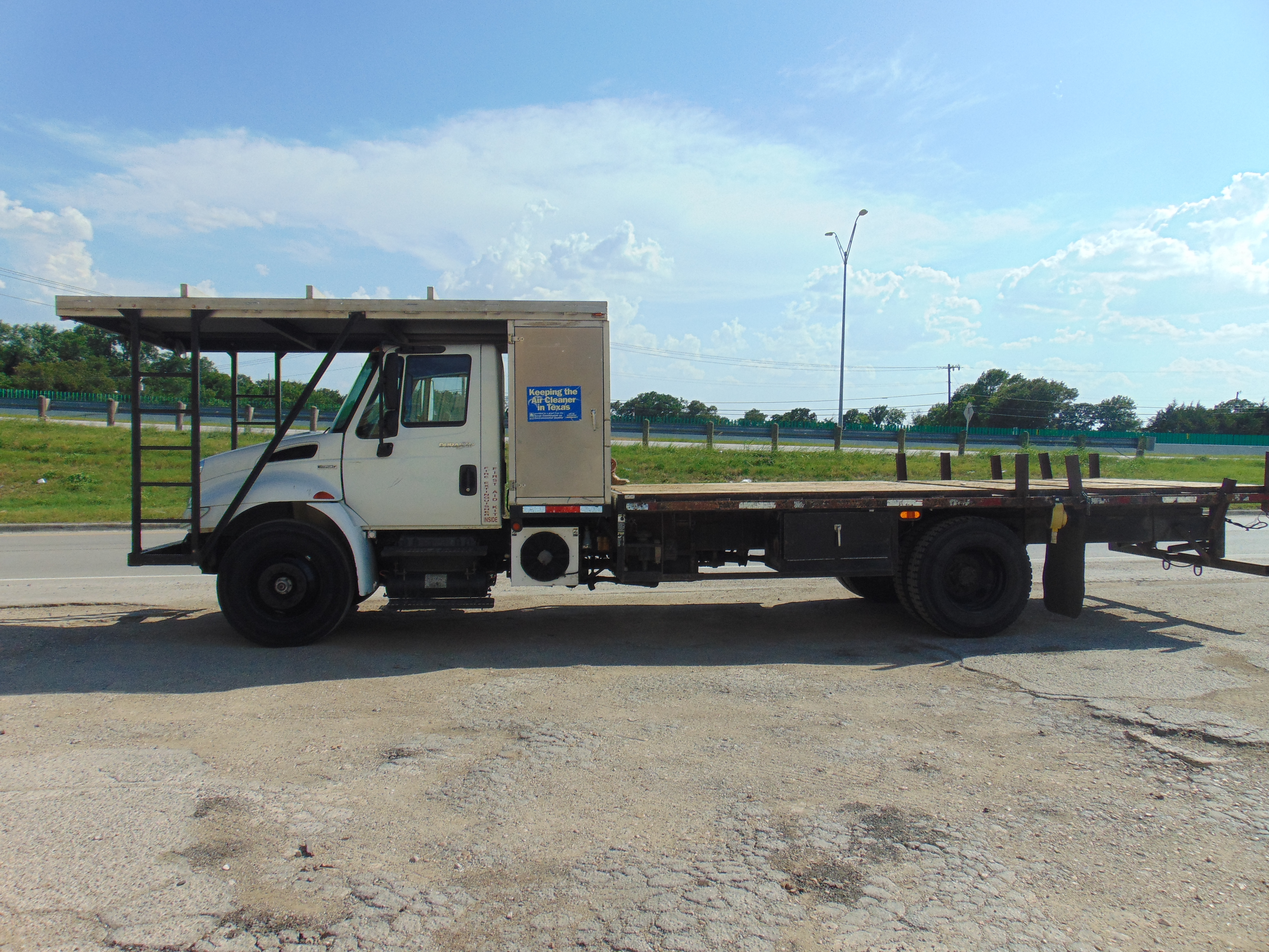 2006 INTERNATIONAL 4300 in Dallas, TX