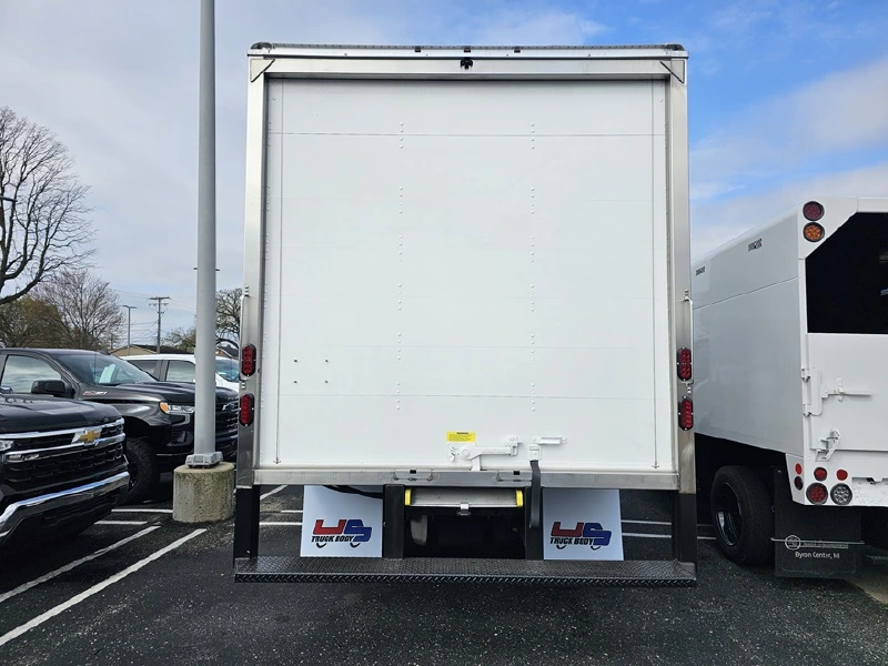 2024 ISUZU NPR HD