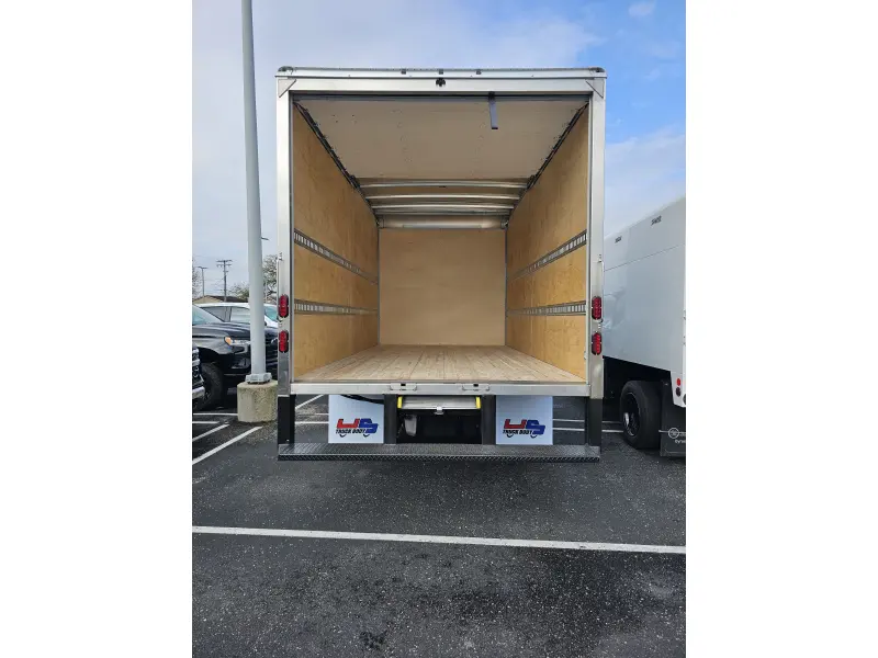 2024 ISUZU NPR HD