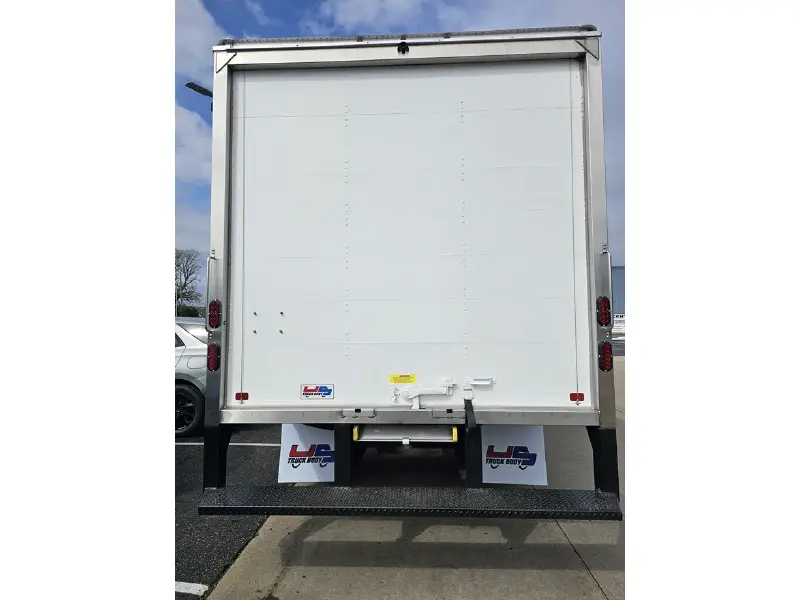 2024 ISUZU NRR
