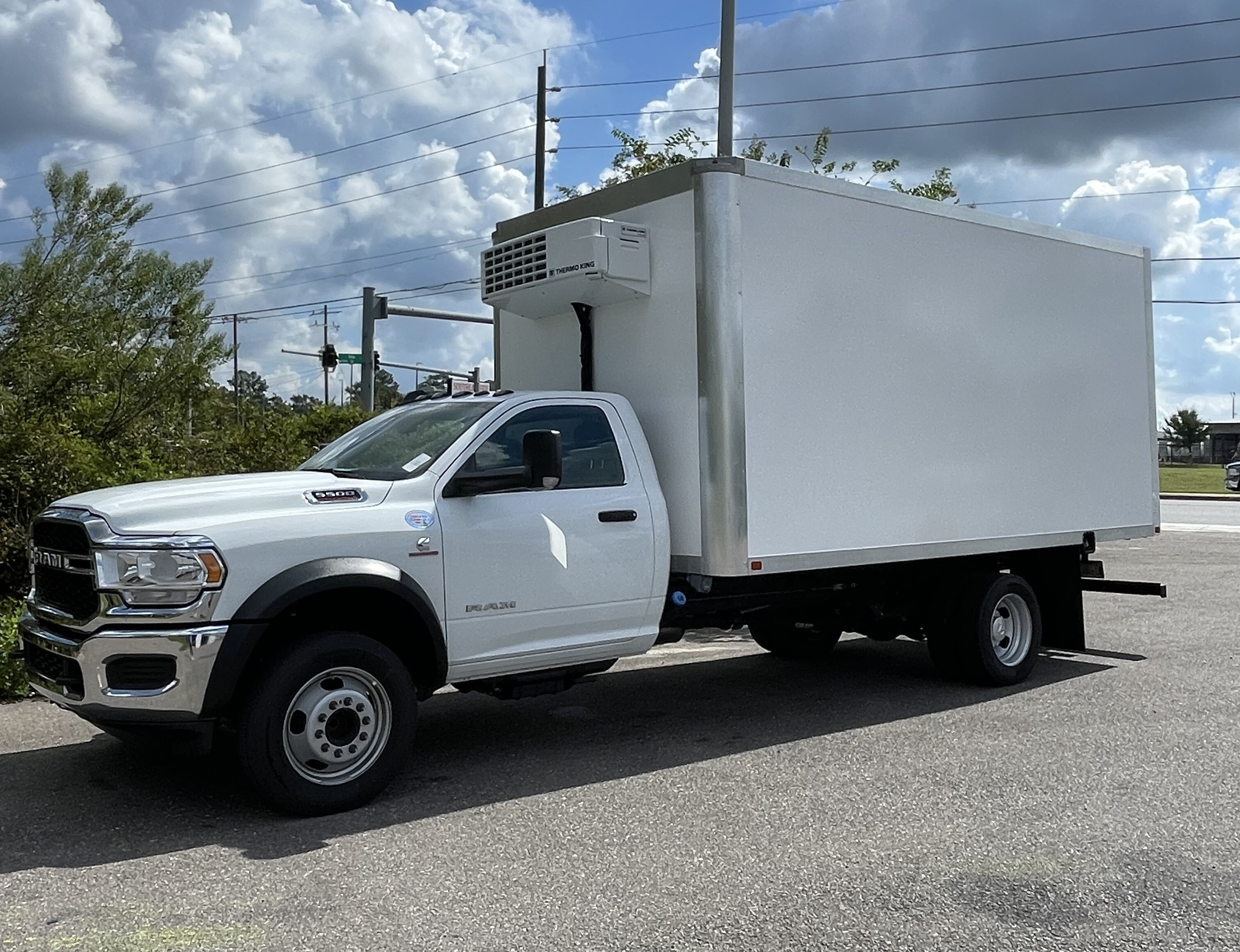 2024 RAM 5500 TURBO DIESEL WITH 16 FT REEFER TRUCK BODY in Deer Park, NY