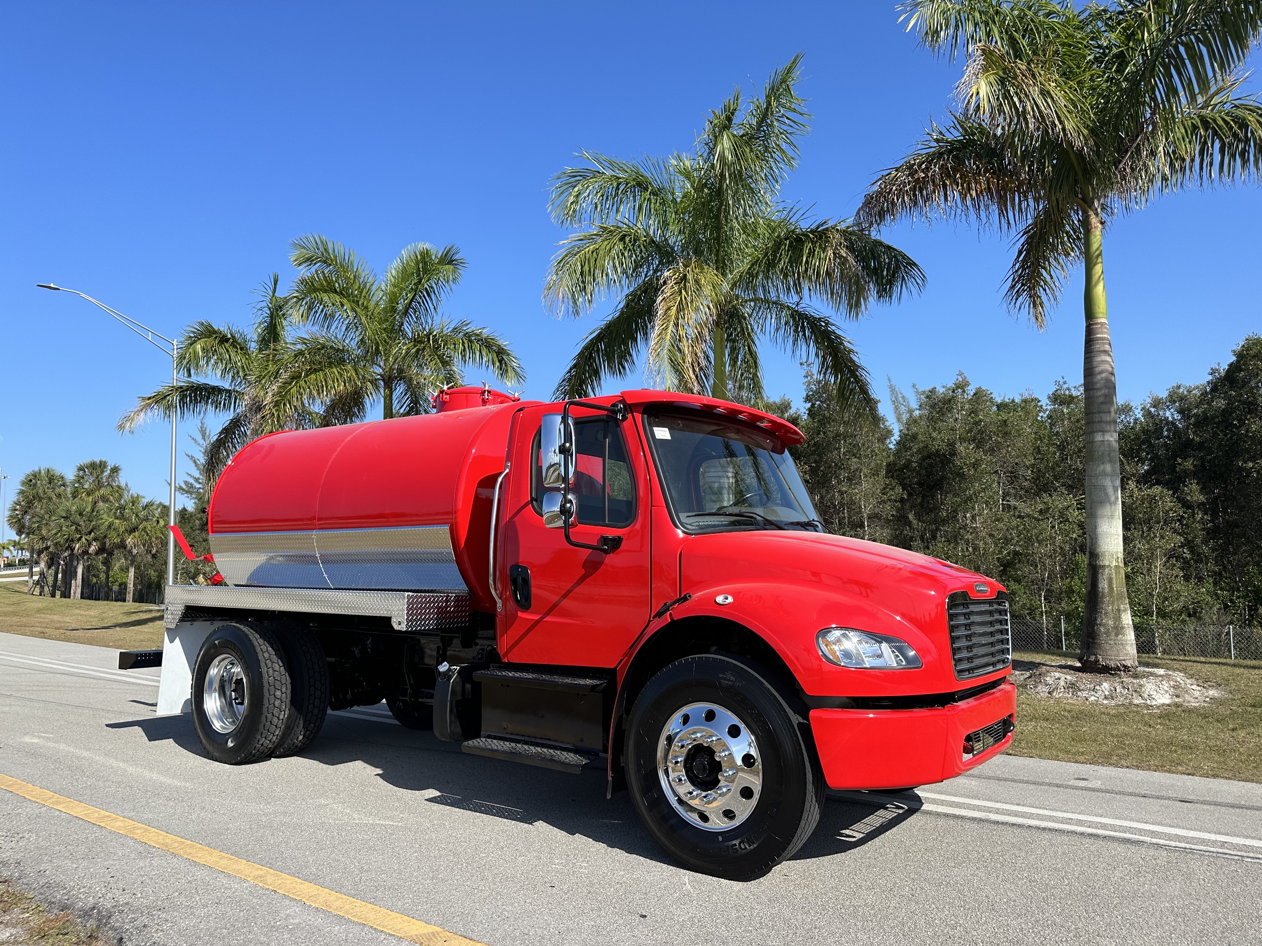 2017 FREIGHTLINER BUSINESS CLASS M2 106 in Hialeah, FL