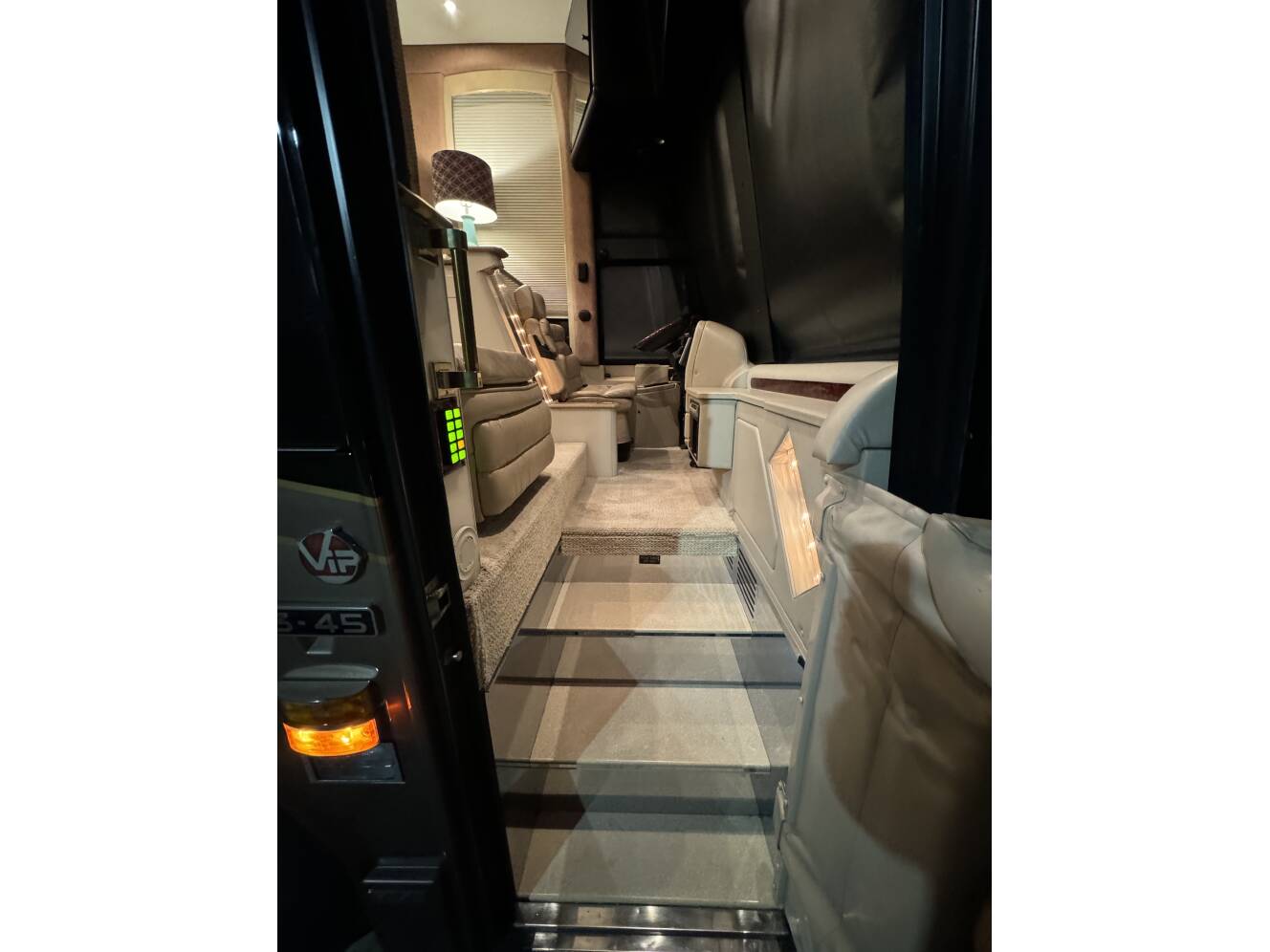 A photo of this 2000 Prevost LIBERTY 