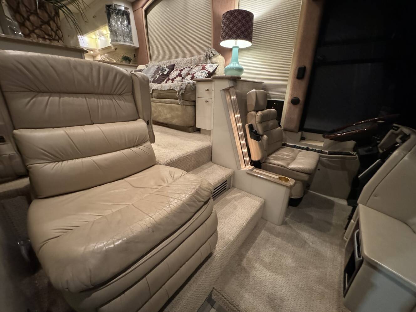 A photo of this 2000 Prevost LIBERTY 