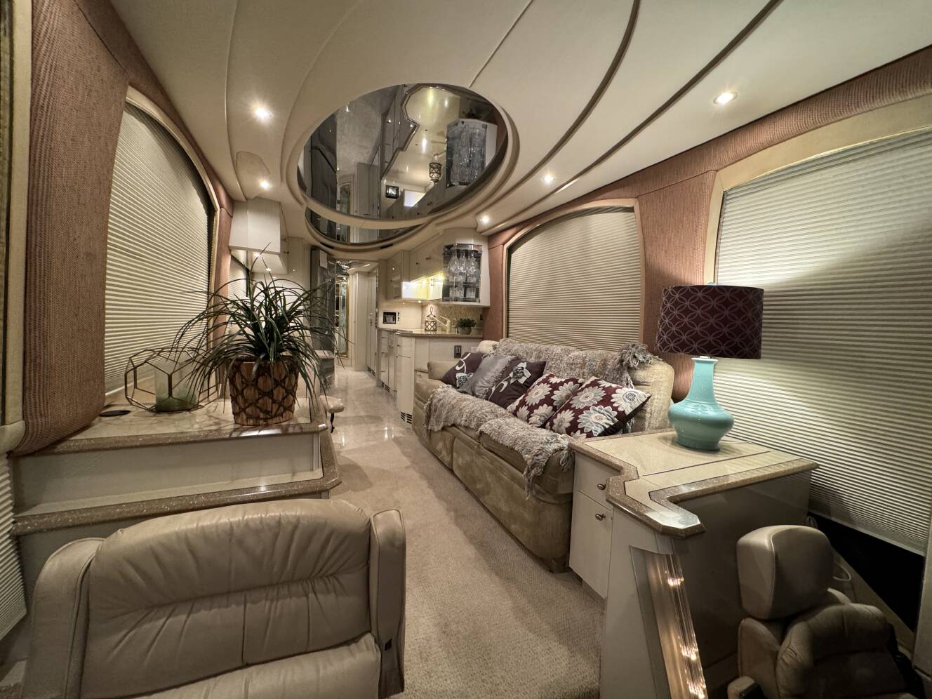 A photo of this 2000 Prevost LIBERTY 