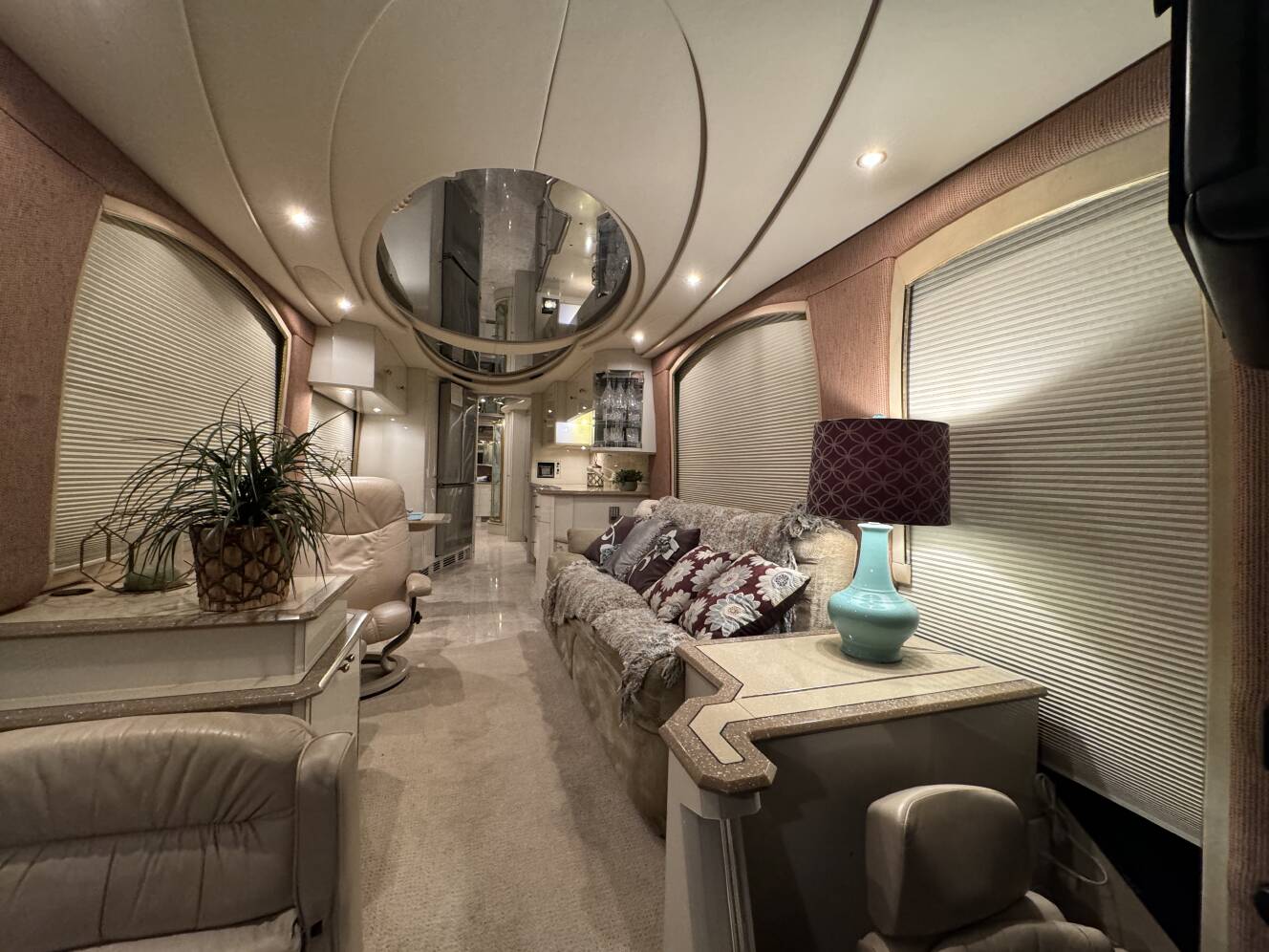A photo of this 2000 Prevost LIBERTY 