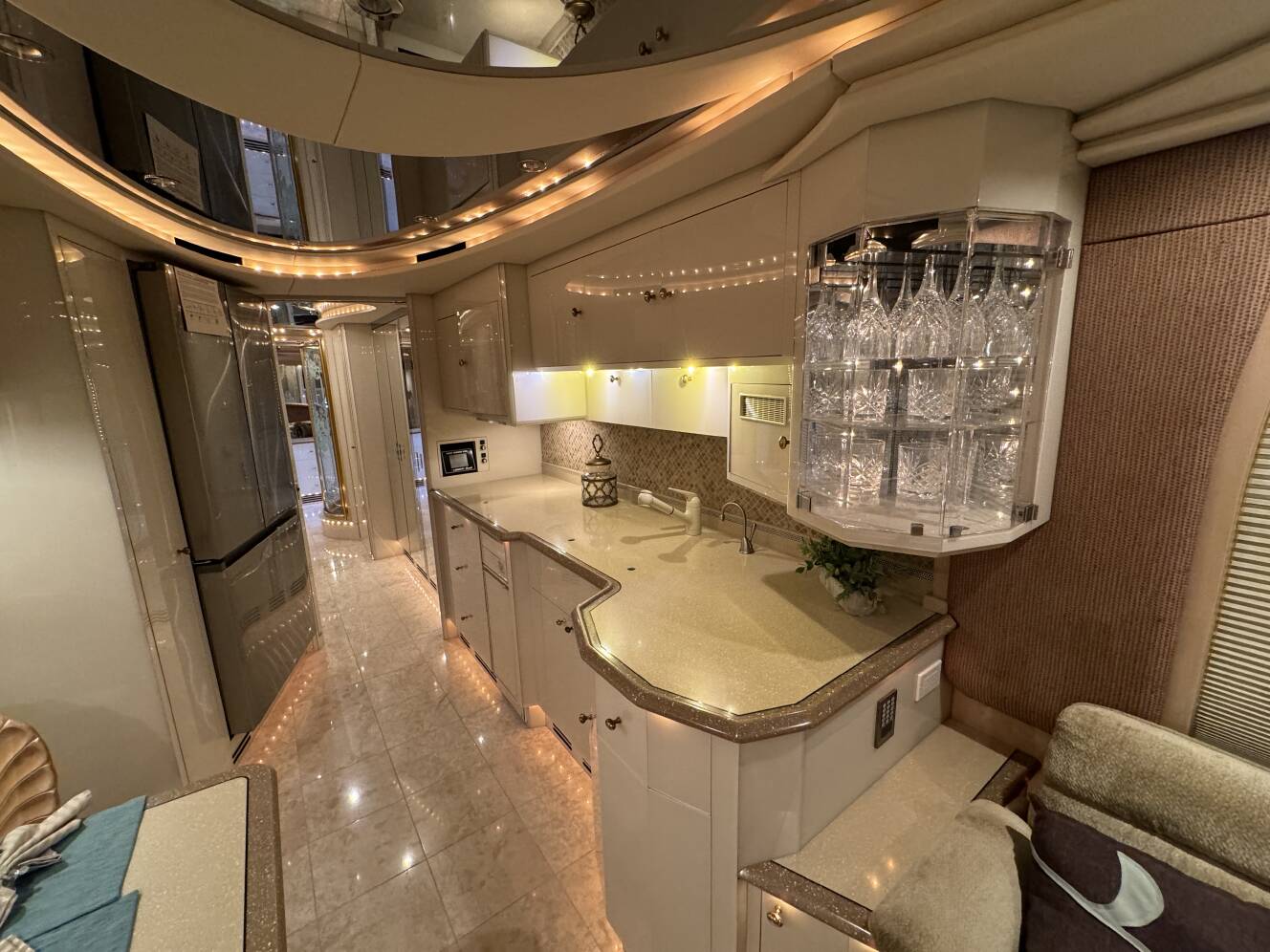 A photo of this 2000 Prevost LIBERTY 