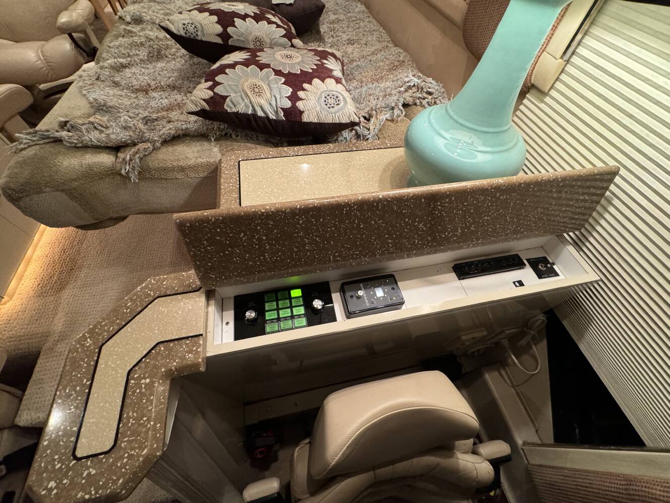 A photo of this 2000 Prevost LIBERTY 