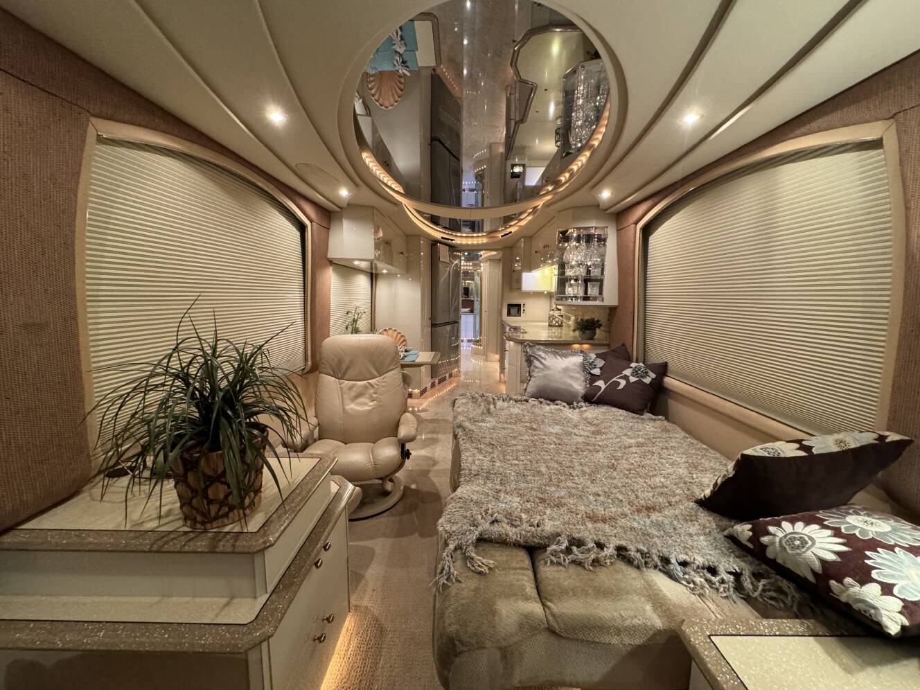 A photo of this 2000 Prevost LIBERTY 