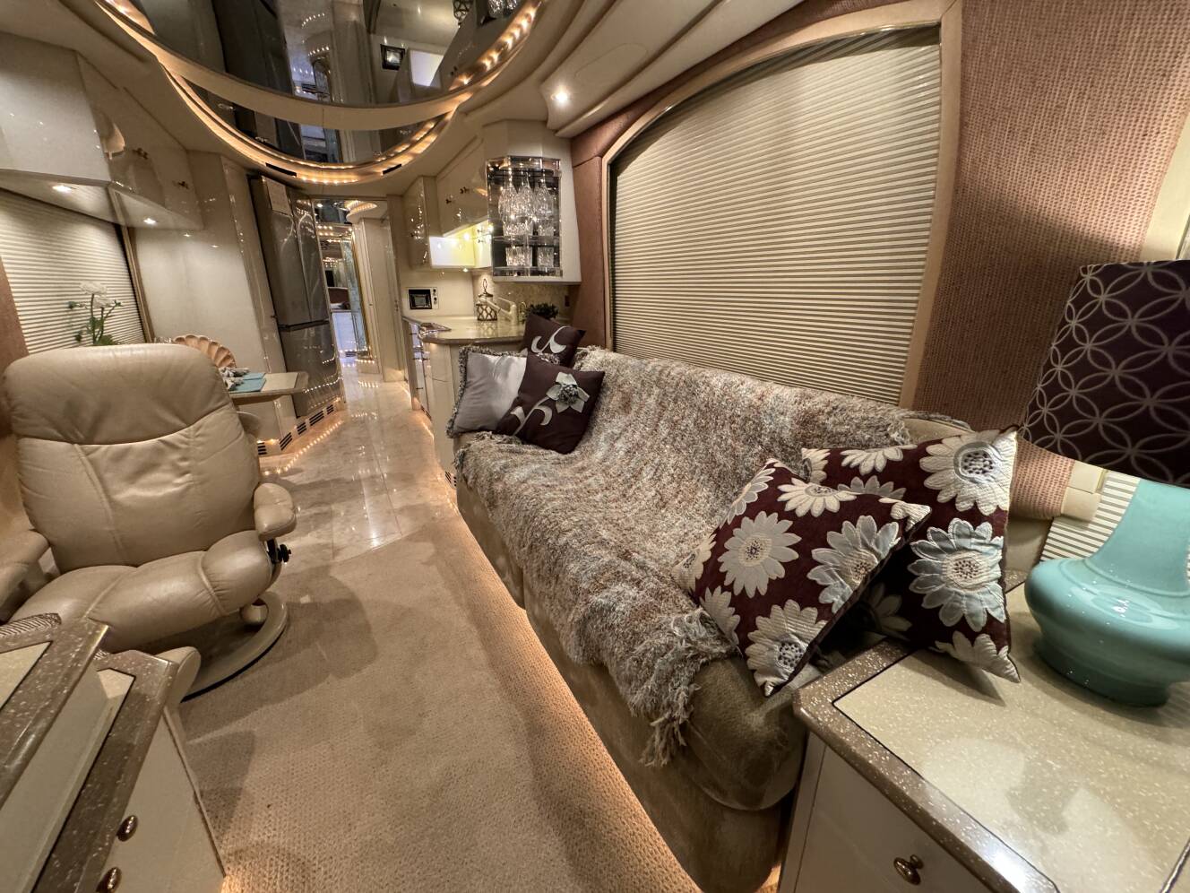 A photo of this 2000 Prevost LIBERTY 