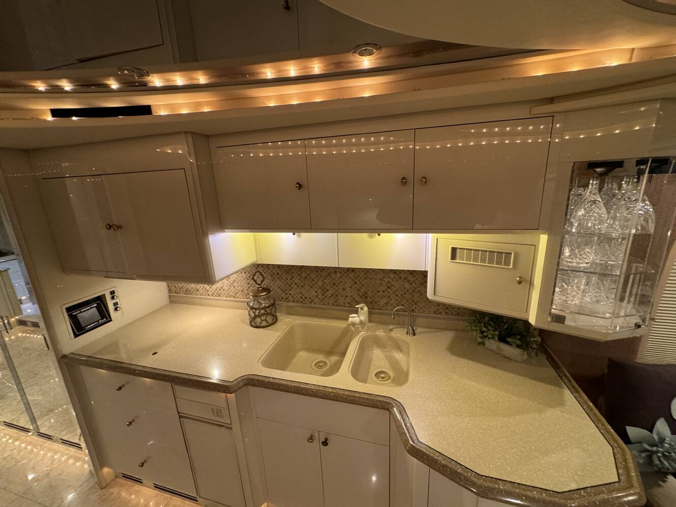 A photo of this 2000 Prevost LIBERTY 