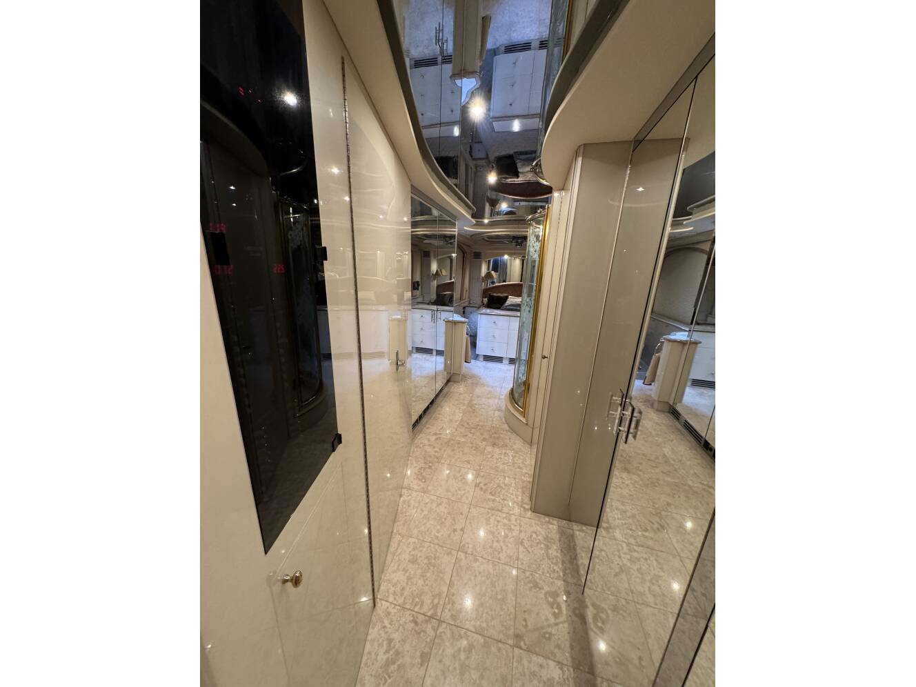 A photo of this 2000 Prevost LIBERTY 