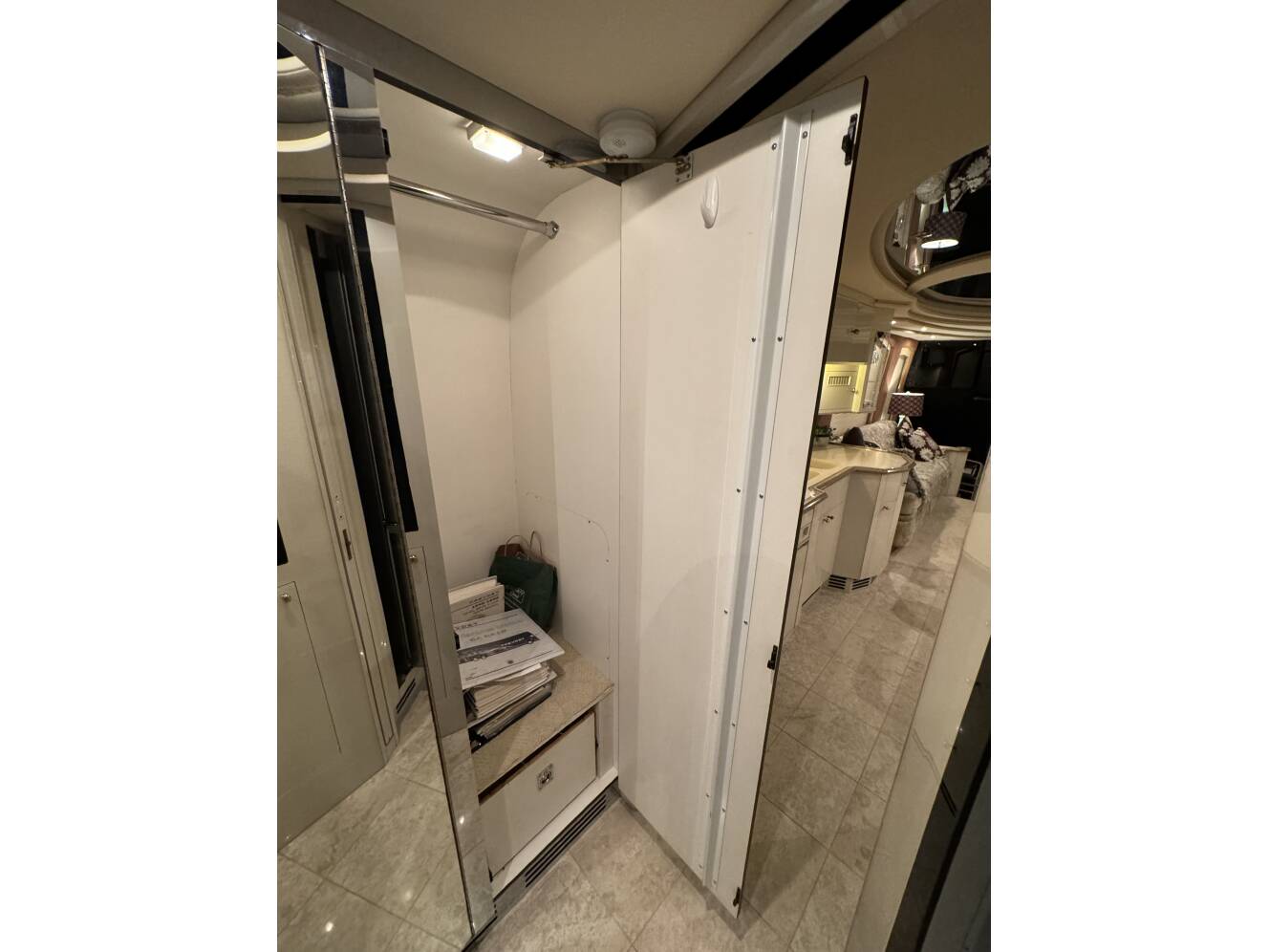A photo of this 2000 Prevost LIBERTY 