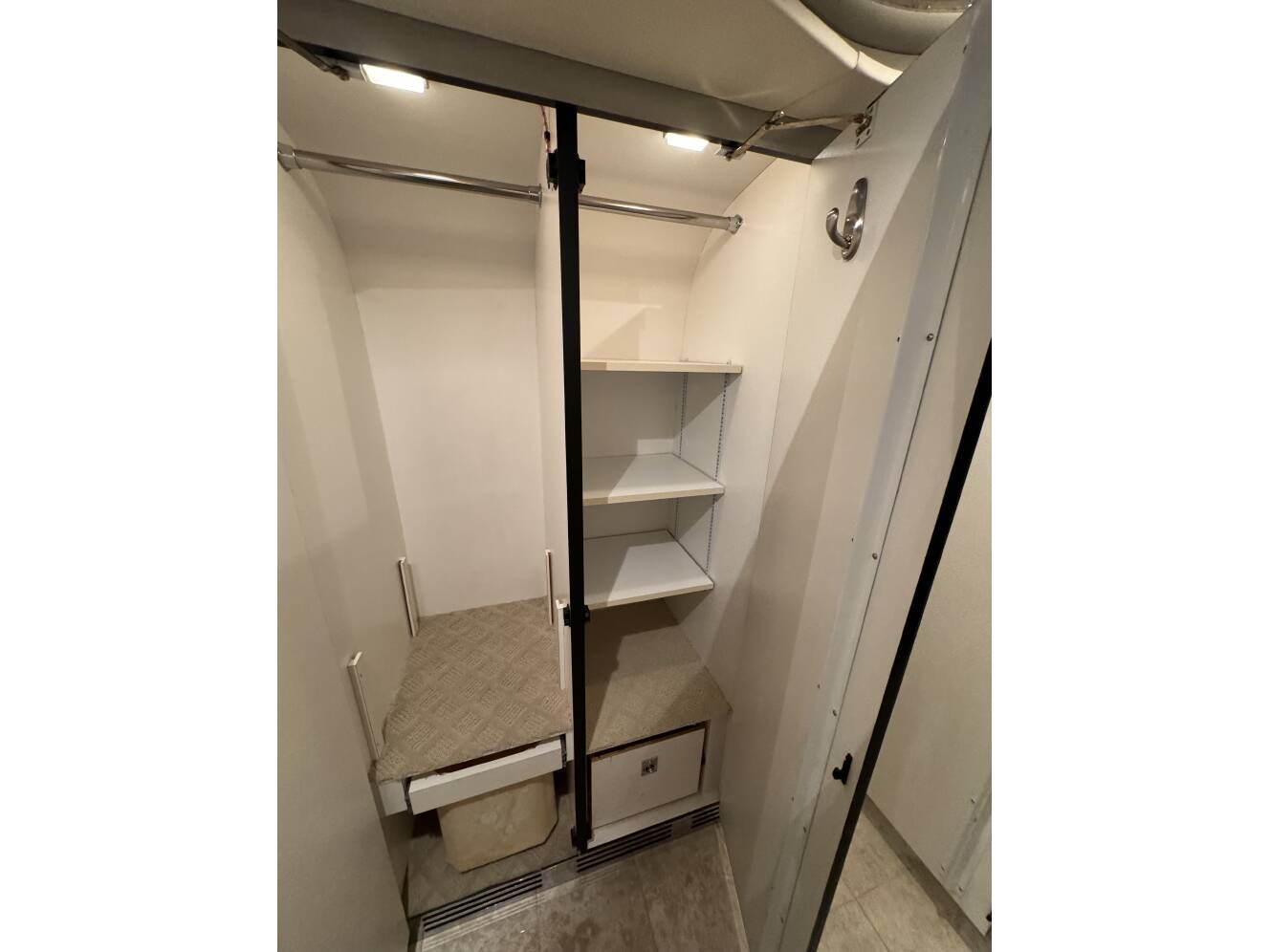 A photo of this 2000 Prevost LIBERTY 